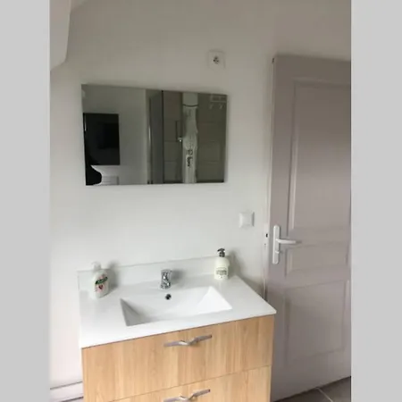 F2 Bis Proche De Toutes Commodites * 샤토티에리